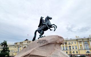 Тур для группы Эрмитаж и жемчужины пригородов Петербурга.