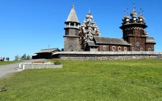 Тур "Четыре жемчужины Карелии: Рускеала. Водопады. Ладожские шхеры. Кижи"