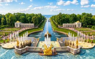 Экскурсия в Петергоф: фонтаны и прогулка по Нижнему парку.